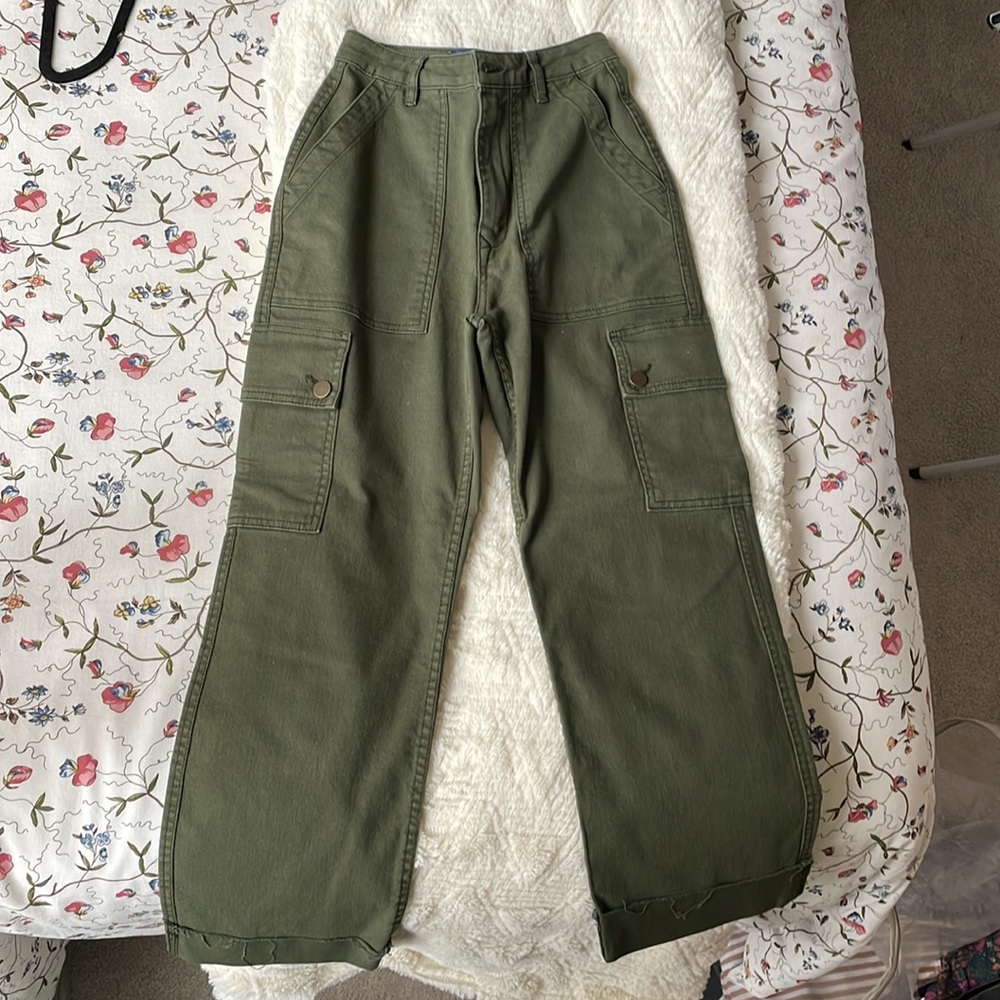 COPY - Hollister Cargo Utility Ultra-High Rise Mom Jeans